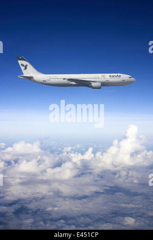 L'Iran Air Airbus A300 in volo Foto Stock