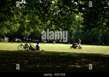 I campi di Londra, Hackney, Londra, Regno Unito Foto Stock