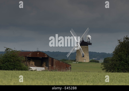 Il mulino a vento tra grande Haseley e Great Milton Oxfordshire UK rinnovato di recente con il suo nuovo vele montate Foto Stock