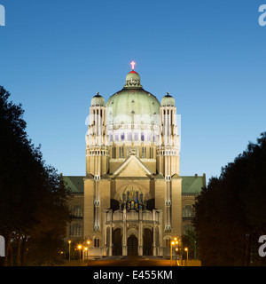 La basilica nazionale del Sacro Cuore al tramonto, Bruxelles, Belgio Foto Stock