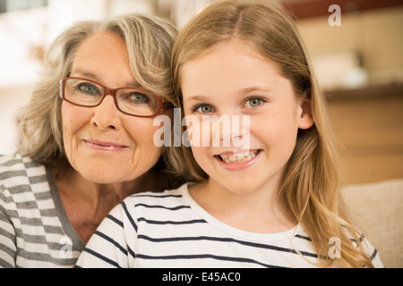 Nonna e nipote di incollaggio Foto Stock
