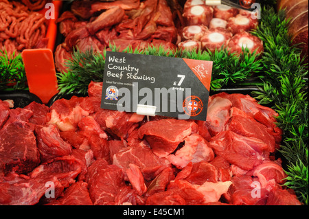 La carne per la vendita in un supermercato in Westcountry Foto Stock