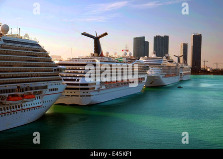 Il carnevale Gloria Porto di Miami nave da crociera Docks Florida FL US Foto Stock