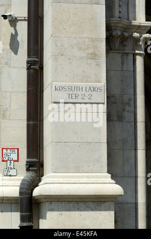 Ungheria Budapest Il Parlamento ungherese e rinnovato Kossuth Lajos Square Foto Stock