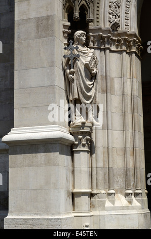 Ungheria Budapest Il Parlamento ungherese e rinnovato Kossuth Lajos Square Foto Stock