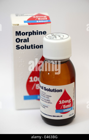 100ml flacone di liquido della morfina. Per il trattamento del dolore. Foto Stock