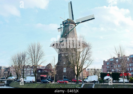 Brouwerij 't IJ e mulino a vento, Molen De Gooyer, Amsterdam Foto Stock