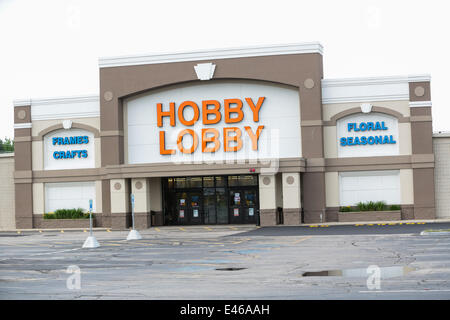 Manchester, New Hampshire, Stati Uniti d'America. 3 Luglio, 2014. L'Hobby Lobby caso contraccettivo va prima che la Corte suprema degli Stati Uniti in cui Hobby Lobby Presidente Steve Verde ritiene che la società non dovrebbe essere quello di fornire la copertura assicurativa per la mattina dopo pillole e IUDs per i dipendenti. L'Hobby Lobby crafts store a Manchester, New Hampshire. © Nicolaus Czarnecki/ZUMA filo/Alamy Live News Foto Stock