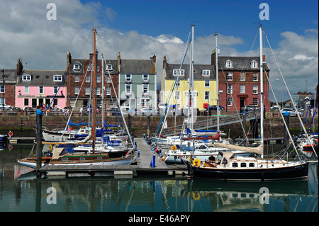 Le barche nel porto di Arbroath, Angus, Scotland, Regno Unito. Foto Stock