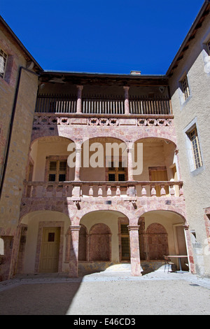 All'interno di Saint Alban castello, villaggio di Saint-Alban-sur-Limagnole, Lozère, Francia, Europa Foto Stock