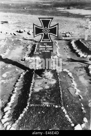 Tomba del soldato tedesco Gefreiter Werner Bohner ucciso Ottobre 1942. L'unità 2 Fla.812 ad El Alamein Cimitero di Guerra in Egitto Foto Stock