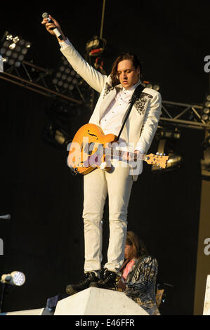 Londra, Regno Unito. 3 Luglio, 2014. Arcade Fire gioca ora legale britannica Hyde Park. Persone nella foto: Win Butler. Foto di Julie Edwards/Alamy Live News Foto Stock