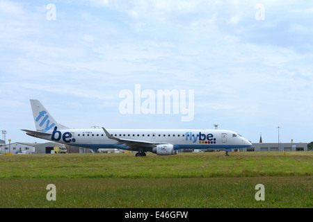 Flybe Jet aereo sulla pista di aeroporto Foto Stock