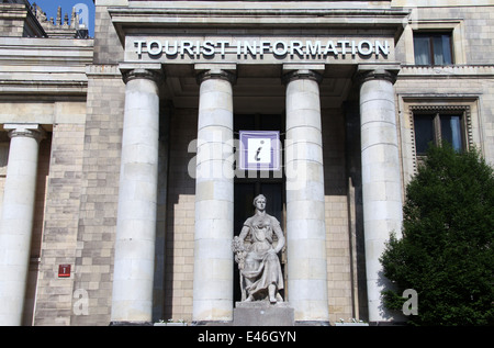 Ufficio informazioni turistiche nel Palazzo della Cultura e della scienza nella città di Varsavia Foto Stock