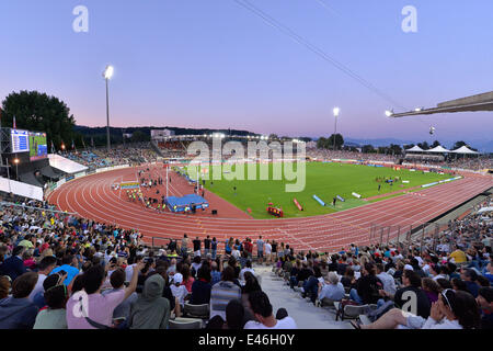 Losanna svizzera. 3 Luglio, 2014. Una bella serata estiva per gli spettatori della Diamond League Losanna - Athletissima 2014. Credito: Ted Byrne/Alamy Live News Foto Stock