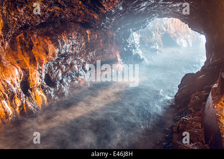 Sandanbeki Grotta di Shirahama, Wakayama, Giappone. Foto Stock