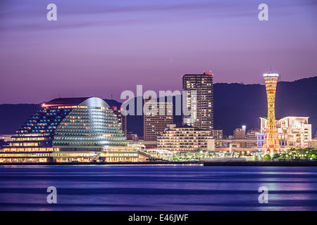 Skyline di Kobe, Giappone al Porto di Kobe. Foto Stock