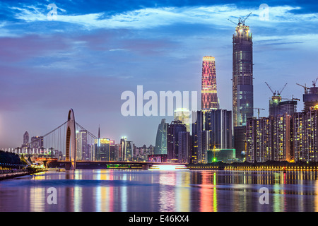 Guangzhou - Cina skyline sul Fiume Pearl. Foto Stock