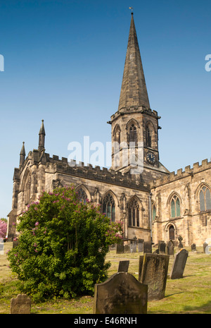 Regno Unito, Derbyshire, Peak District, Bakewell, Chiesa di Tutti i Santi e il sagrato della chiesa Foto Stock