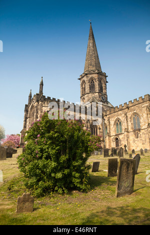 Regno Unito, Derbyshire, Peak District, Bakewell, Chiesa di Tutti i Santi e il sagrato della chiesa Foto Stock