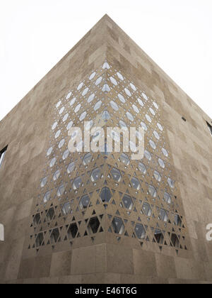 Synagogue am Weinhof, Ulm, Germania. Architetto: kister scheithauer architetti lordo, 2012. Angolo di elevazione con finestratura. Foto Stock