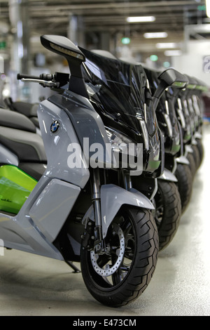 Berlino, Germania, BMW E-Scooter produzione Foto Stock