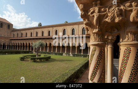 Monreale Chiostro della Cattedrale, Palermo, Sicilia, Italia, Europa Foto Stock