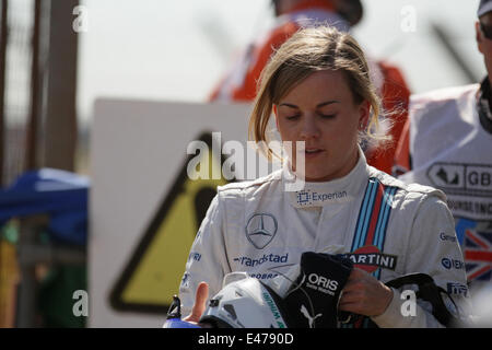 Circuito di Silverstone, Northants, Regno Unito. 04 Luglio, 2014. Campionato del Mondo di Formula Uno FIA 2014, il Gran Premio di Gran Bretagna, Susie Wolff, Williams Martini Racing FW36 pilota di riserva si ritira dopo guasto auto durante le libere 1 Credito: Azione Plus sport/Alamy Live News Foto Stock