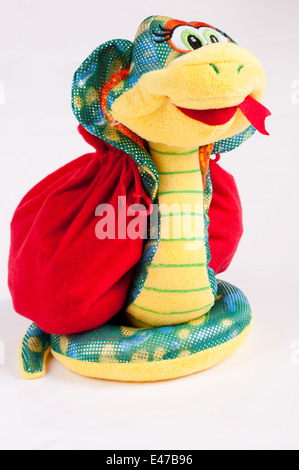 Snake bambino giocattolo morbido regalo simbolo cobra nero borsa cinese calendario orientali 2013 uno nessuno sfondo luminoso. Anno nuovo anno nuovo Foto Stock