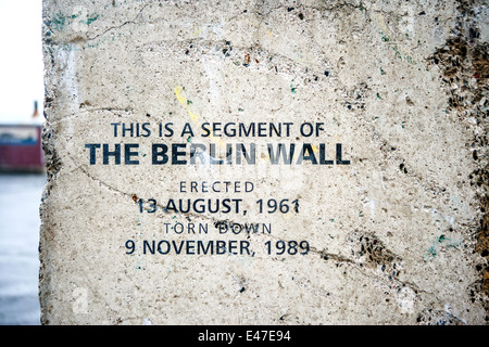 Un memoriale costruito a partire da una sezione del muro di Berlino Foto Stock