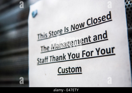Segno consulenza ai clienti che "questo negozio è ora chiusa. La direzione e lo staff vi ringrazio per il vostro custom' Foto Stock