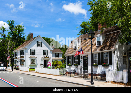 Edifici storici su Main Street nella città vecchia, Essex, Connecticut, Stati Uniti d'America Foto Stock