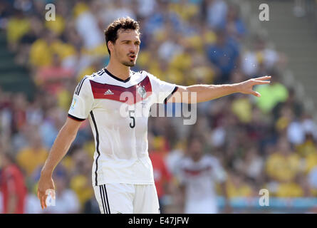 Rio de Janeiro, Brasile. 04 Luglio, 2014. Mats Hummels di Germania reagisce durante la Coppa del Mondo FIFA 2014 quarto di finale di partita di calcio tra la Francia e la Germania a Estadio do Maracana di Rio de Janeiro, Brasile, 04 luglio 2014. Foto: Andreas Gebert/dpa/Alamy Live News Foto Stock