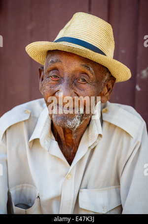 Portarit di un anziano uomo cubano Foto Stock