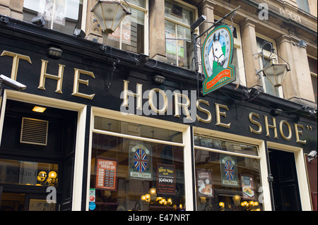 Horse Show public house - con un pub tradizionale segno - in Drury Street off Buchanan Street a Glasgow, Scotland, Regno Unito Foto Stock