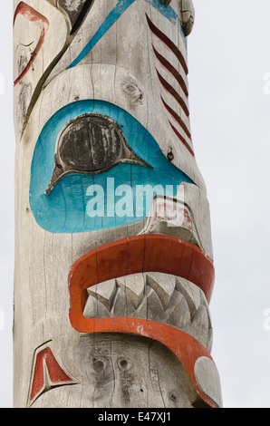 Storia di totem pole Haida Heritage Centre Museum, Kaay Llnagaay, Haida Gwaii, Queen Charlotte City isole, BC Canada. Foto Stock