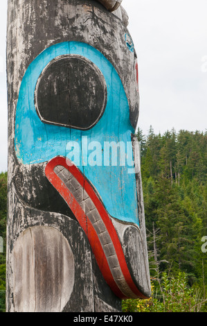 Storia di totem pole Haida Heritage Centre Museum, Kaay Llnagaay, Haida Gwaii, Queen Charlotte City isole, BC Canada. Foto Stock