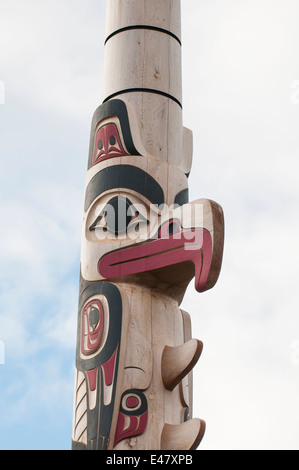 Storia di totem pole Haida Heritage Centre Museum, Kaay Llnagaay, Haida Gwaii, Queen Charlotte City isole, BC Canada. Foto Stock