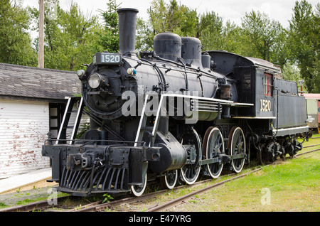 Un modello 1906 1520 locomotiva a vapore presso la stazione ferroviaria e il Museo forestale, Prince George, British Columbia, Canada. Foto Stock