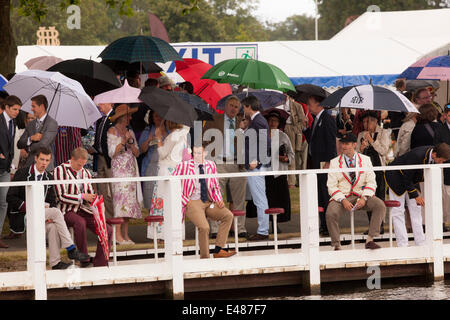 Giorno di pioggia a Henley Royal Regatta 2014 Foto Stock