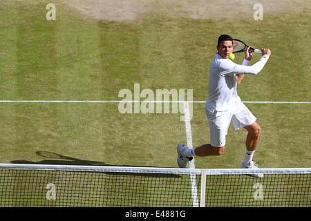 Il torneo di Wimbledon, Londra UK. 04 Luglio, 2014. Campionati di Wimbledon 2014, AELTC, Londra, ITF Torneo di tennis del Grand Slam. Mens singles semi-finale. Milos Raonic (Can) Credito: Azione Sport Plus/Alamy Live News Foto Stock