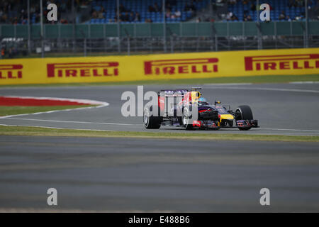 Towcester, Regno Unito. 5 Luglio, 2014. SEBASTIAN VETTEL della Germania e Infiniti Red Bull Racing rigidi durante la sessione di qualifiche della Formula 1 Gran Premio di Gran Bretagna 2014 sul circuito di Silverstone a Towcester, Regno Unito. Credito: James Gasperotti/ZUMA filo/Alamy Live News Foto Stock