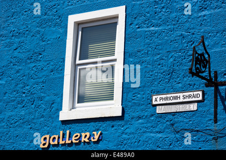 Linguaggio gaelico strada segno per strada principale sulla penisola a Ardnamurchan nelle Highlands della Scozia Foto Stock