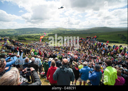 Yorkshire, Regno Unito. 05 Luglio, 2014. Piloti di negoziare la Cote de Buttertubs durante la fase 1 del Tour de France da Leeds a Harrogate Credito: Azione Sport Plus/Alamy Live News Foto Stock