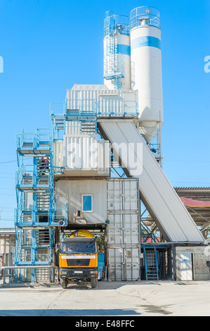 Sulla pianta di prodotti di cemento Foto Stock