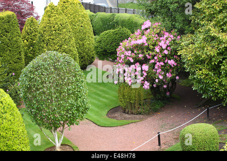 Bellissimi giardini britannico Robert Burns Memorial Garden su un bellissimo giorno di maggio Alloway, Scozia. Foto Stock