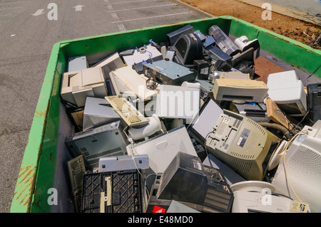 I volontari aiutano a rifiuti elettronici collection - Comunità finalizzata alla raccolta di fondi per il programma di istruzione, Grass Valley California USA Foto Stock