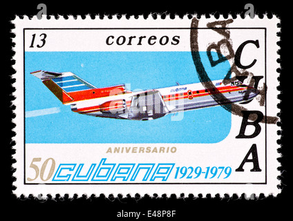 Francobollo da Cuba raffigurante un passeggero aereo, per il 50 esimo anniversario della Cubana de Aviación S.A Foto Stock