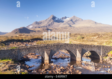 Sgurr nan Gillean da Sligachan sull'Isola di Skye, Ebridi Interne, Scozia. Foto Stock