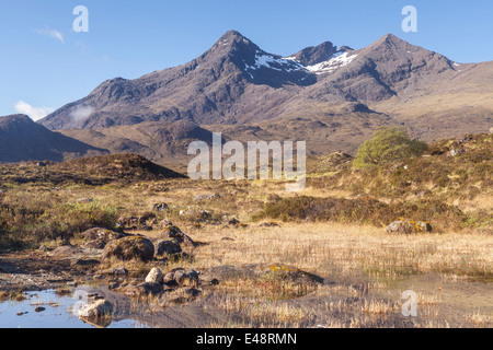 Sgurr nan Gillean da Sligachan sull'Isola di Skye, Ebridi Interne, Scozia. Foto Stock